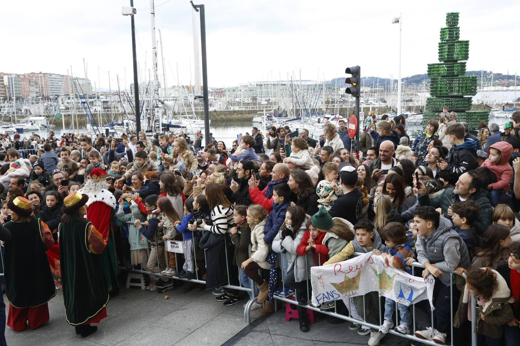 En imágenes: Los Reyes Magos desembarcan en Gijón
