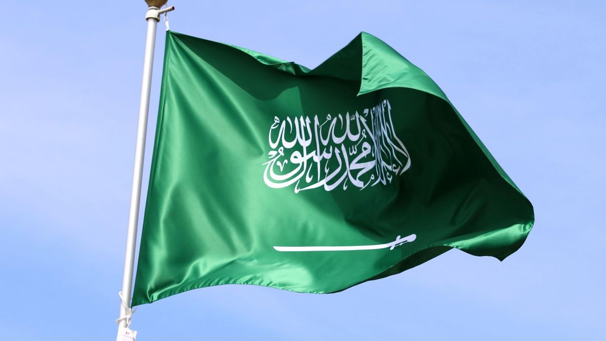 Archivo - Imagen de archivo de una bandera de Arabia Saudí.