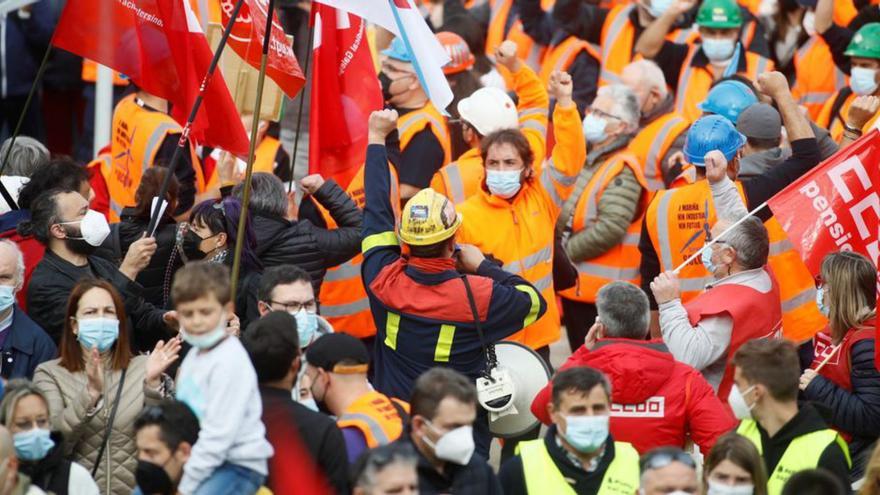 La huelga paraliza A Mariña y la comarca sale a la calle para clamar por su “futuro”