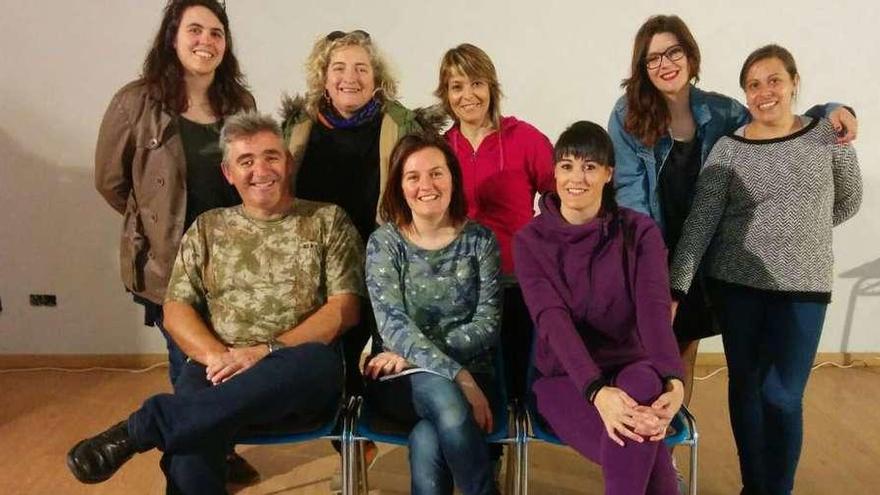 Grupo de participantes en la obra teatral escenificada en Villaralbo.