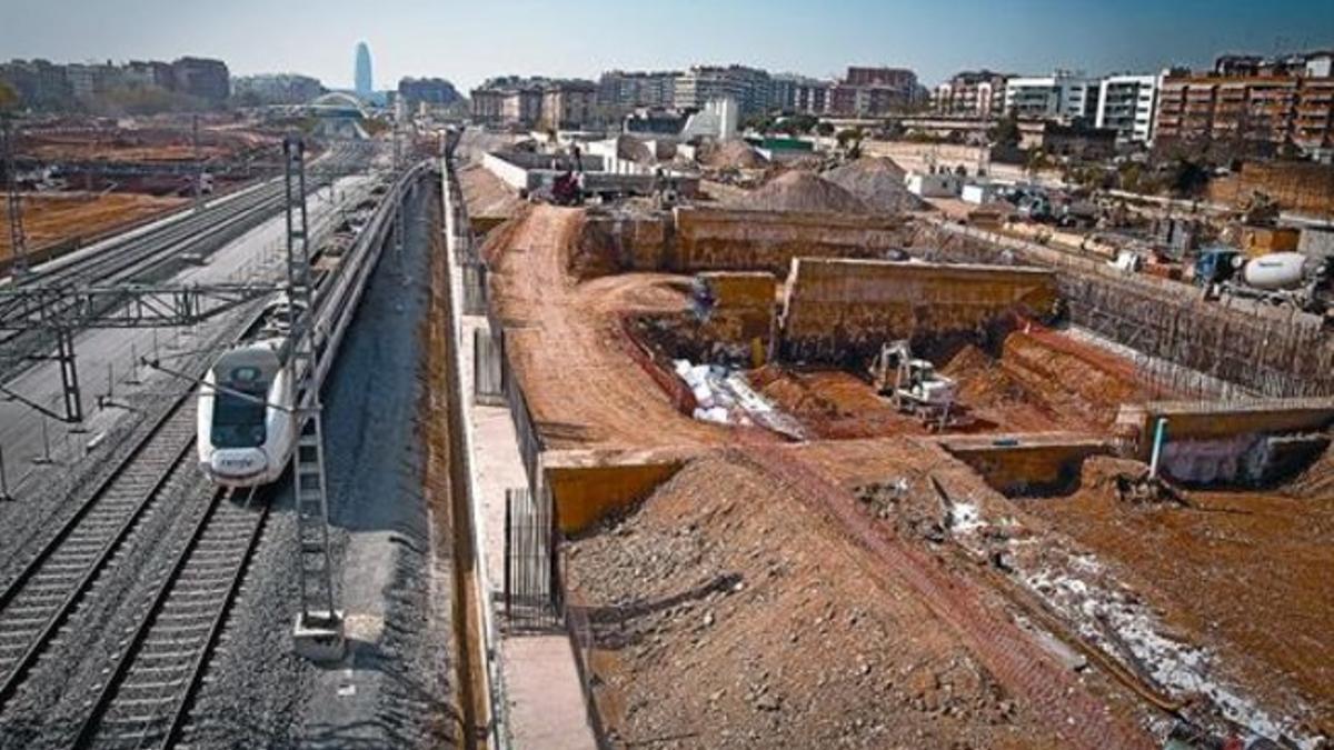 Zona donde se construyen las vías y la estación de la Sagrera del AVE, el viernes.