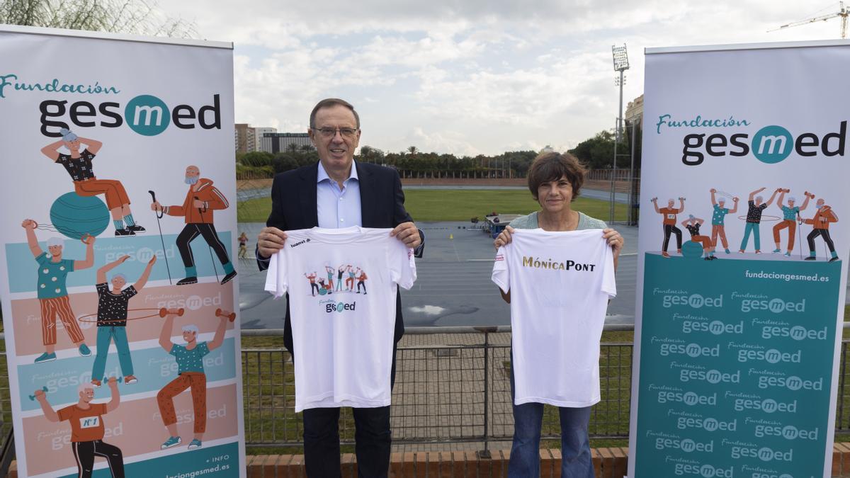 Joan Ignasi Pla, en la presentación de las becas de la Fundación que preside, junto a Mónica Pont, que da nombre a las becas de investigación.