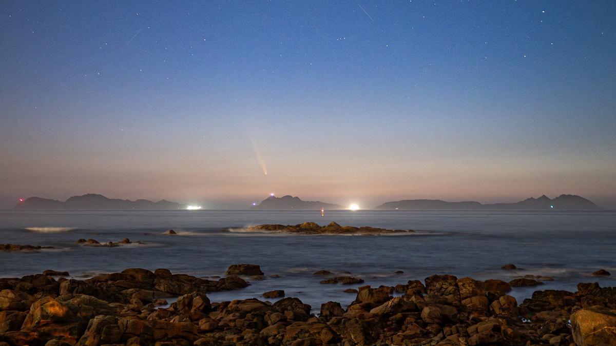 El conocido como «cometa del siglo» a su paso por Galicia.