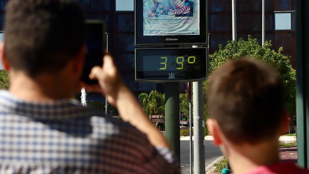 Un termómetro urbano marca 39 grados en Córdoba.