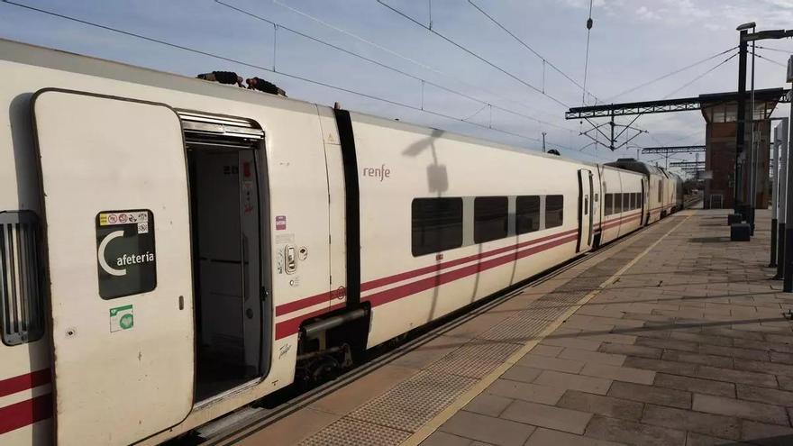 Tres alcaldes con un mismo objetivo: el AVE Madrid-Lisboa por Extremadura