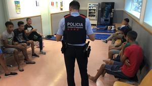 zentauroepp45192947 barcelona 25 9 2018  menores sin acompa ar en la comisaria d180925195419