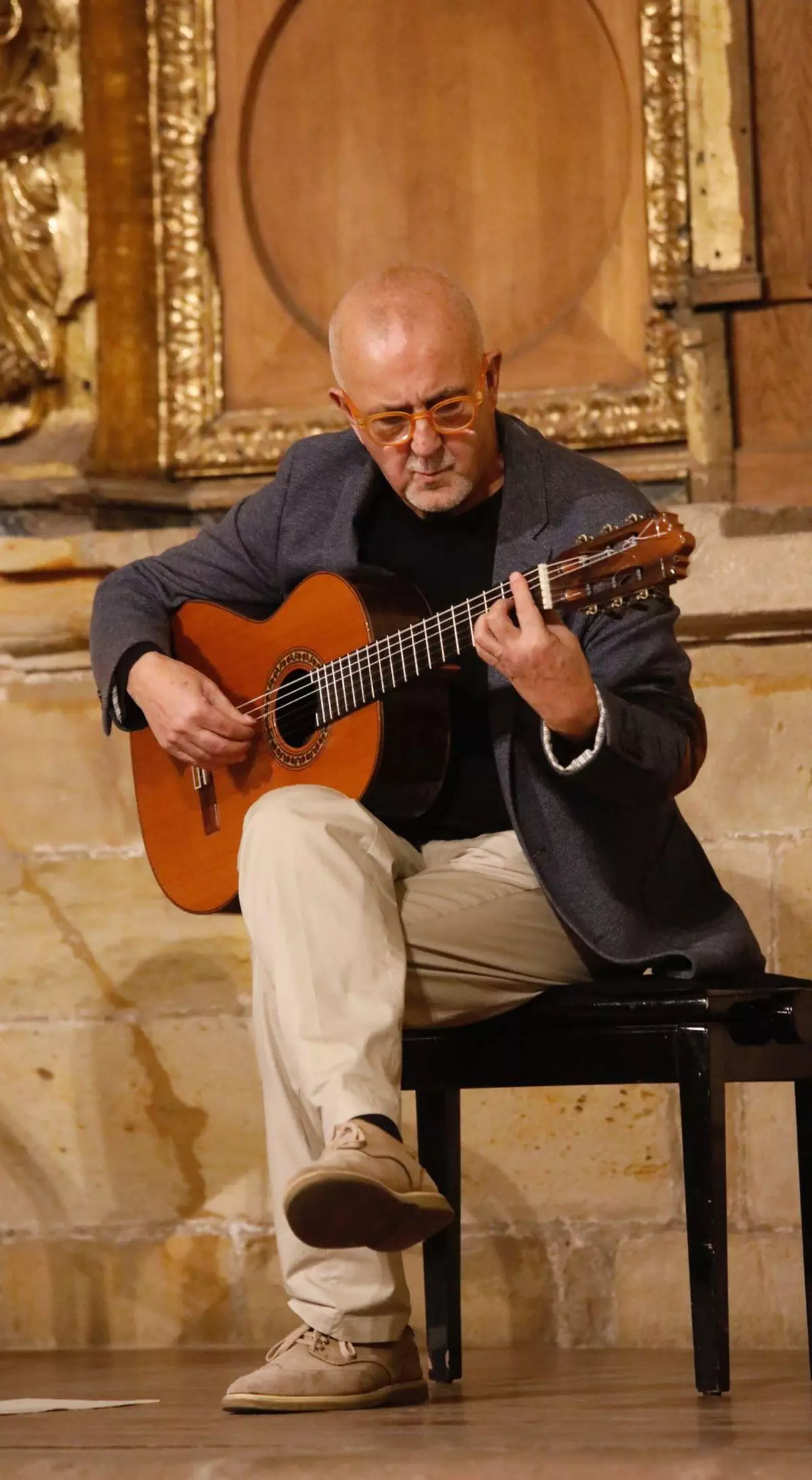Armando Orbón, guitarrista, actúa en la colegiata de San Juan Bautista: "La música española y su expresión en América darán sentido al recital"