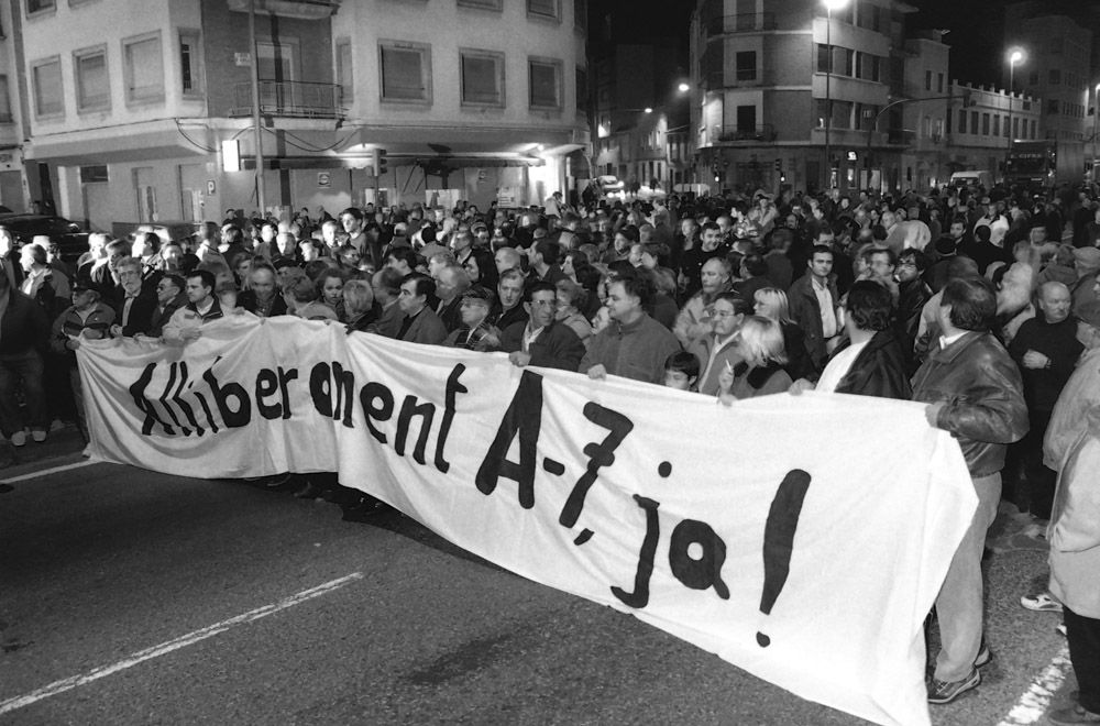 Hace 20 en Sagunt. La Coordinadora per l'alliberament de la A-7 exigía el traslado del peaje, para evitar los continuos accidentes y el paso de 10.000 camiones diarios en la N-340 a su paso por Sagunt.