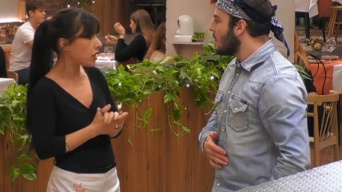 Álex huyendo de su cita en 'First Dates'