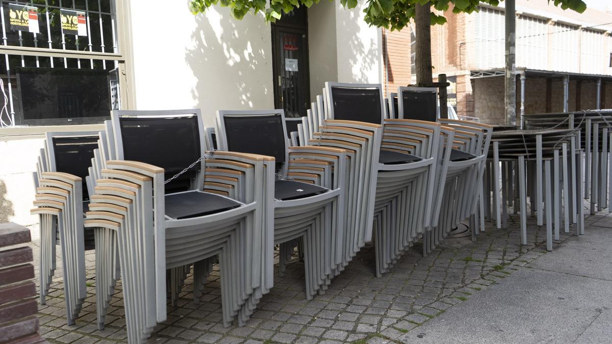 Una terraza de un bar, retirada