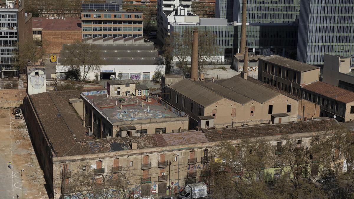 Rehabilitación de una nave industrial de la antigua fábrica La Escocesa del Poblenou, que forma parte del acuerdo.