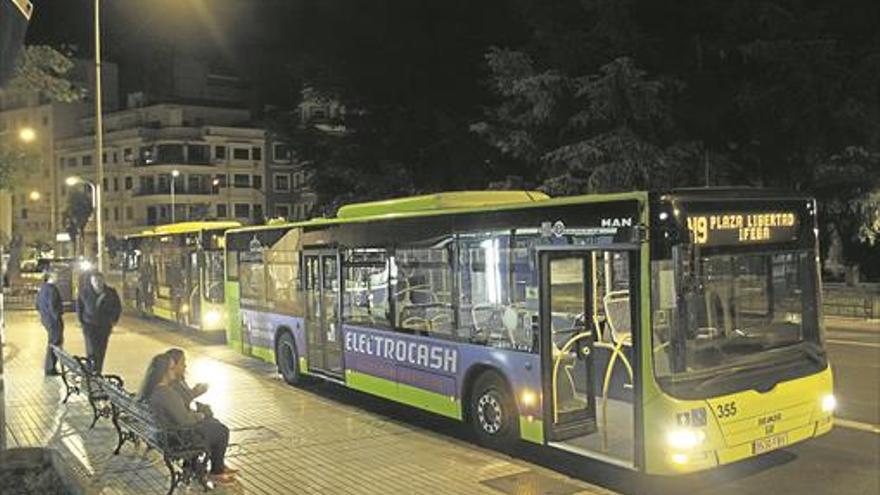 El autobús al botellón de Badajoz tiene 5 usuarios de media las noches que da servicio