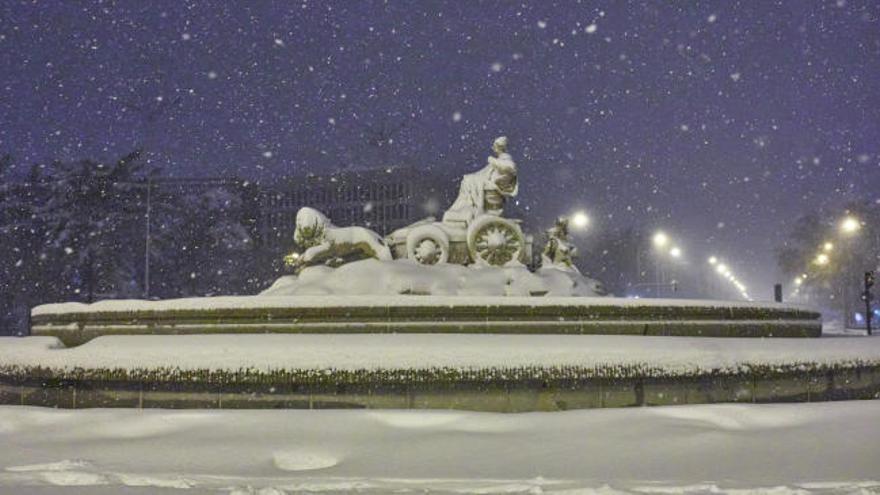La tormenta de nieve colapsa las calles del centro de Madrid