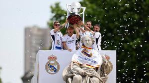 El Real Madrid ofrece la liga número 36 a la diosa Cibeles