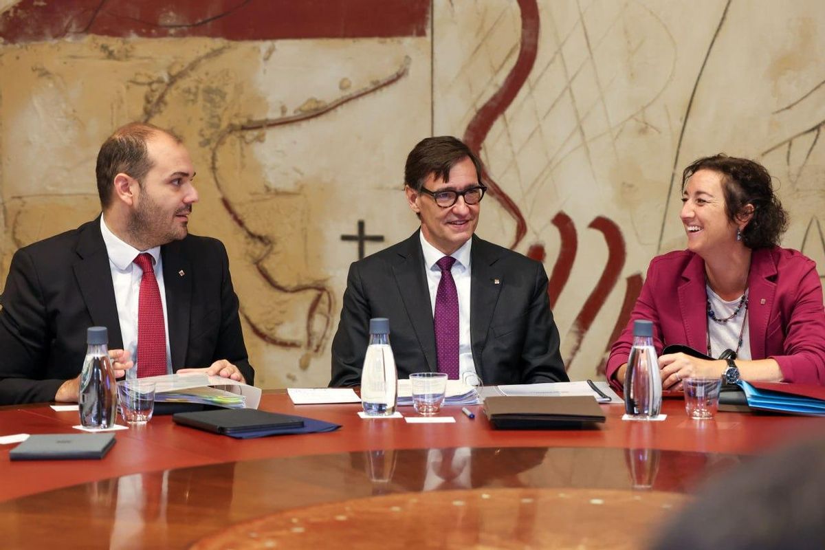 El president de la Generalitat, Salvador Illa, con los consellers Albert Dalmau y Alícia Romero
