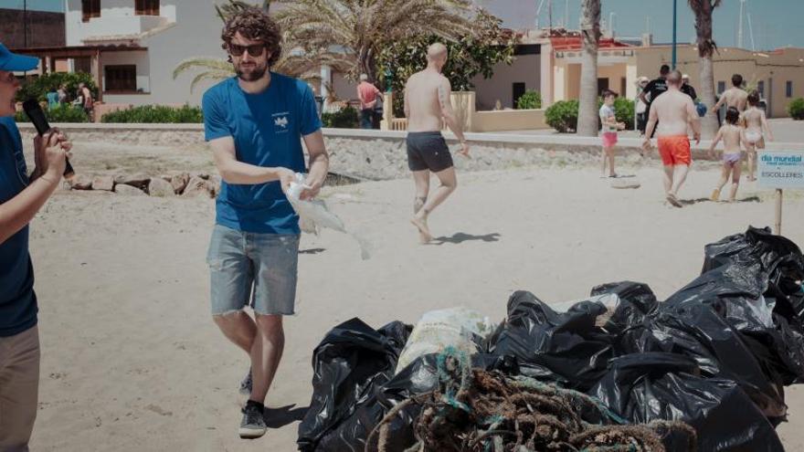 Colillas y plásticos: así puedes evitar destrozar la playa
