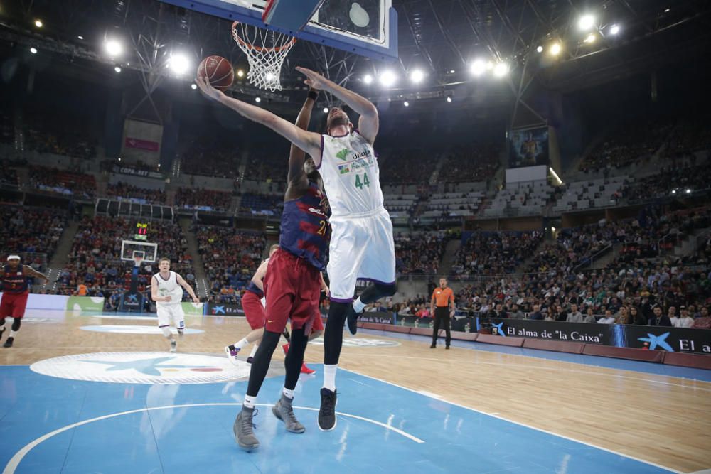 El conjunto de Joan Plaza se vuelve para Málaga a las primeras de cambio tras una mala segunda parte del encuentro ante el FC Barcelona Lassa