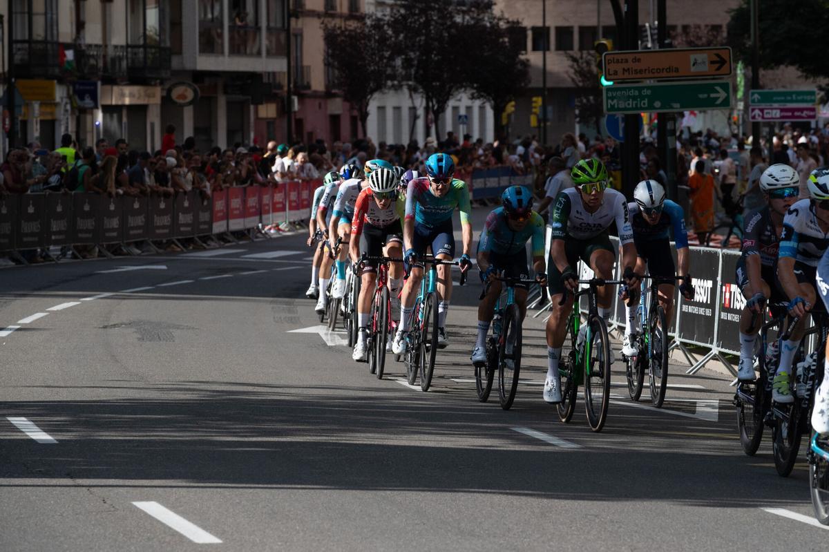 En imágenes | Así se ha vivido la llegada de La Vuelta a Zaragoza