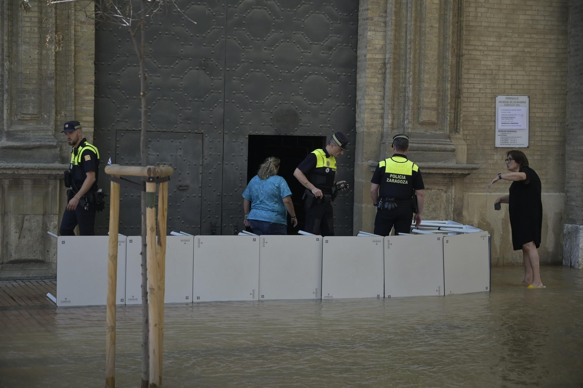 En imágenes | Reventón en la plaza San Miguel de Zaragoza