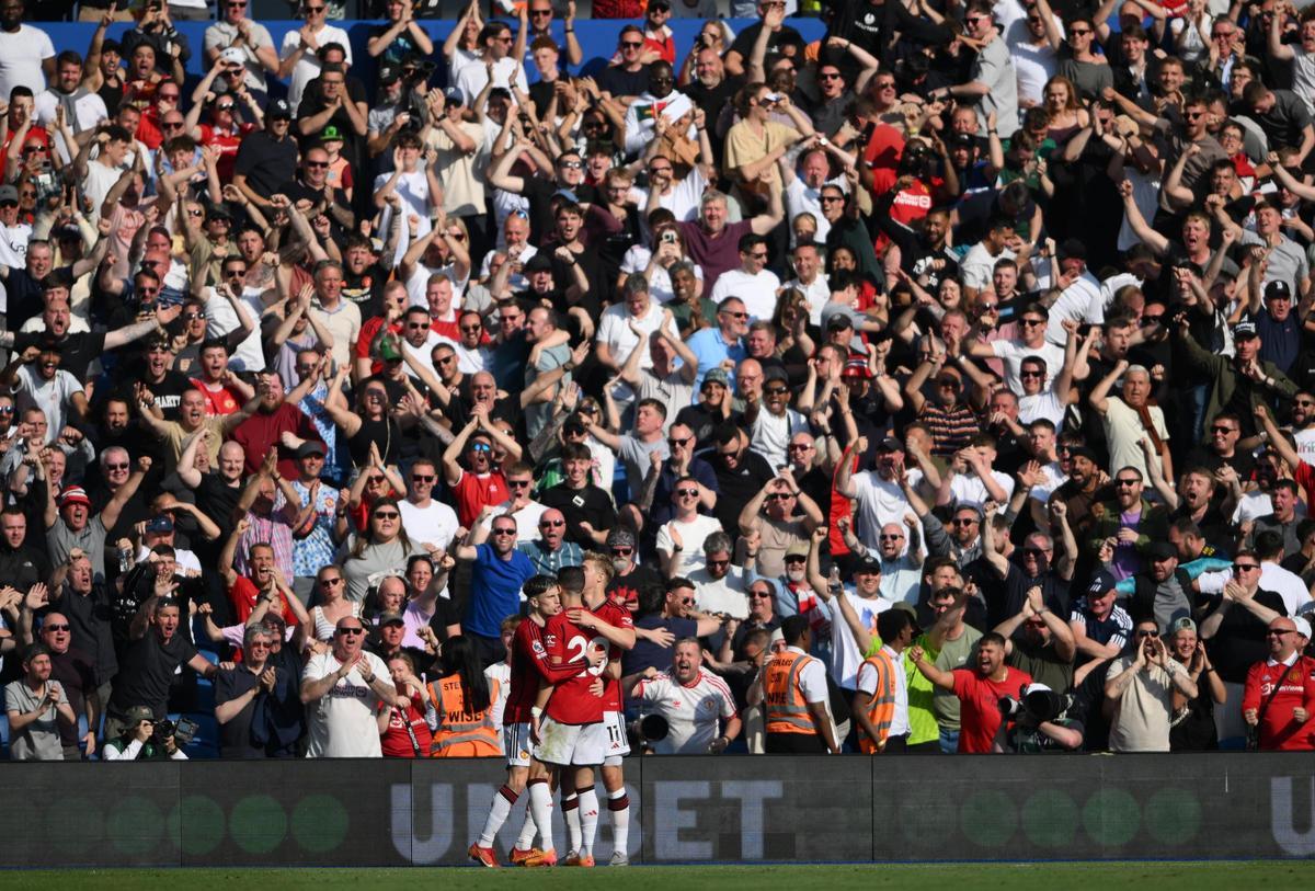 Los jugadores del Manchester United celebran el gol de Diogo Dalot ante el Brighton.