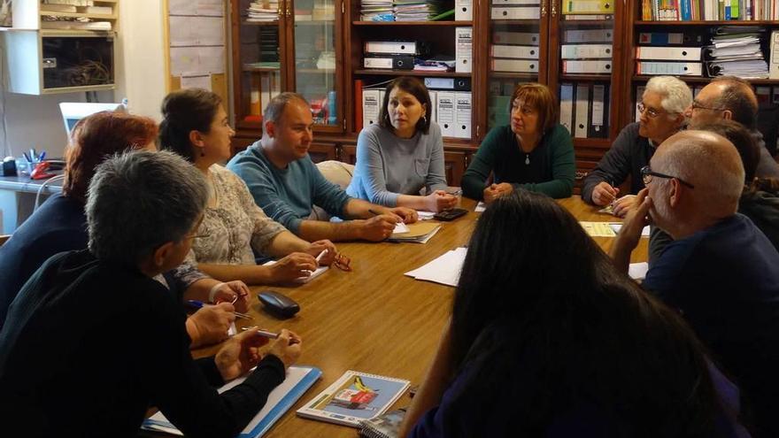 Participantes en la reunión en Infiesto, ayer.