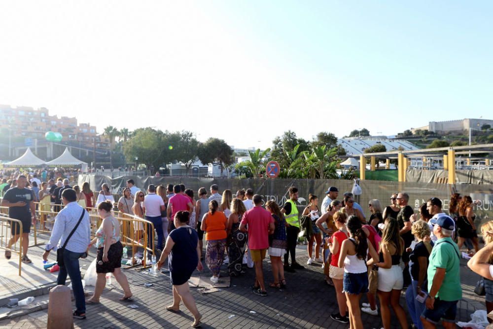 Gran expectación ante el único concierto de Jennifer Lopez en España. Se han formado largas colas hasta la apertura de las puertas del recinto del Marenostrum Castle Park, escenario del concierto.