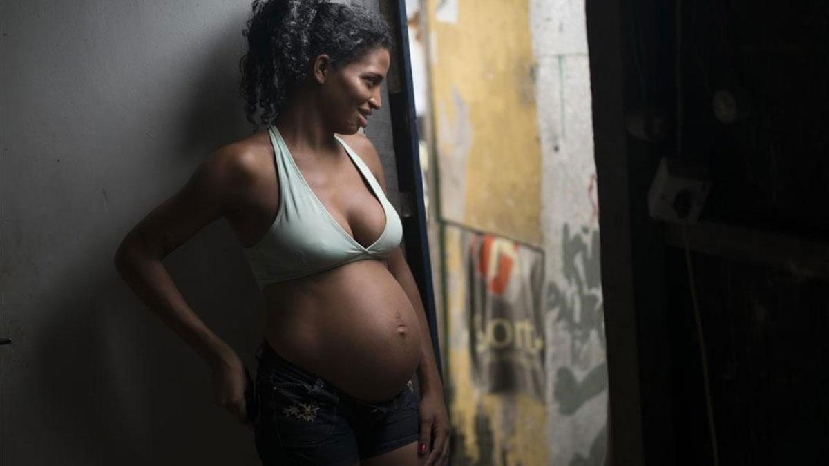 Gestantes latinoamericanas en pandemia: soledad, desatención y miedo. En la foto, una mujer embarazada en Brasil, en una imagen de archivo.
