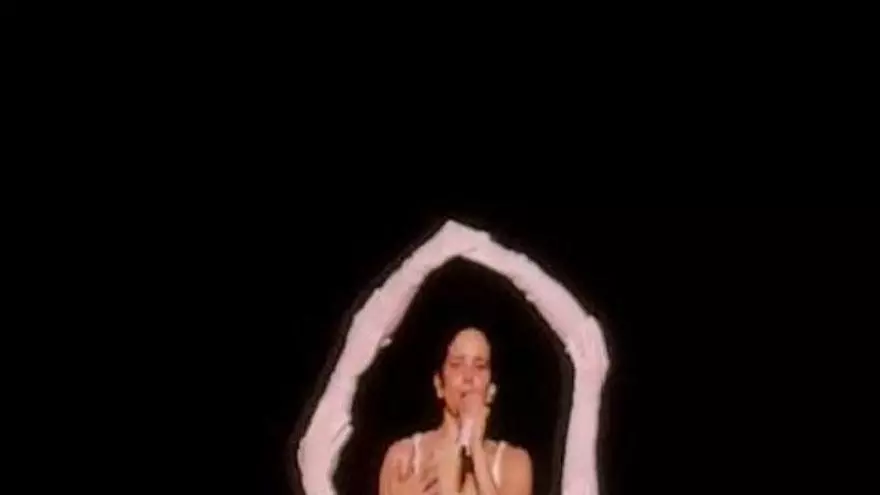 Rosalia canta La Perla