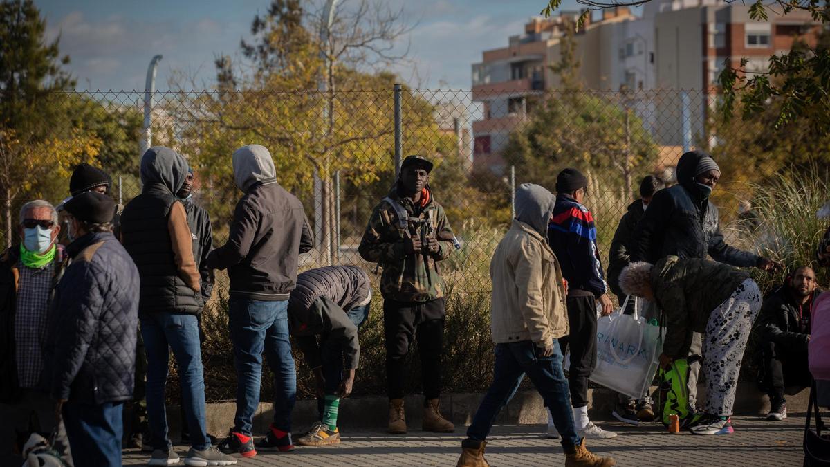 En la imagen, un grupo de migrantes.