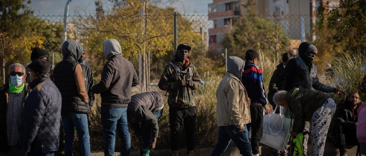 En la imagen, un grupo de migrantes.