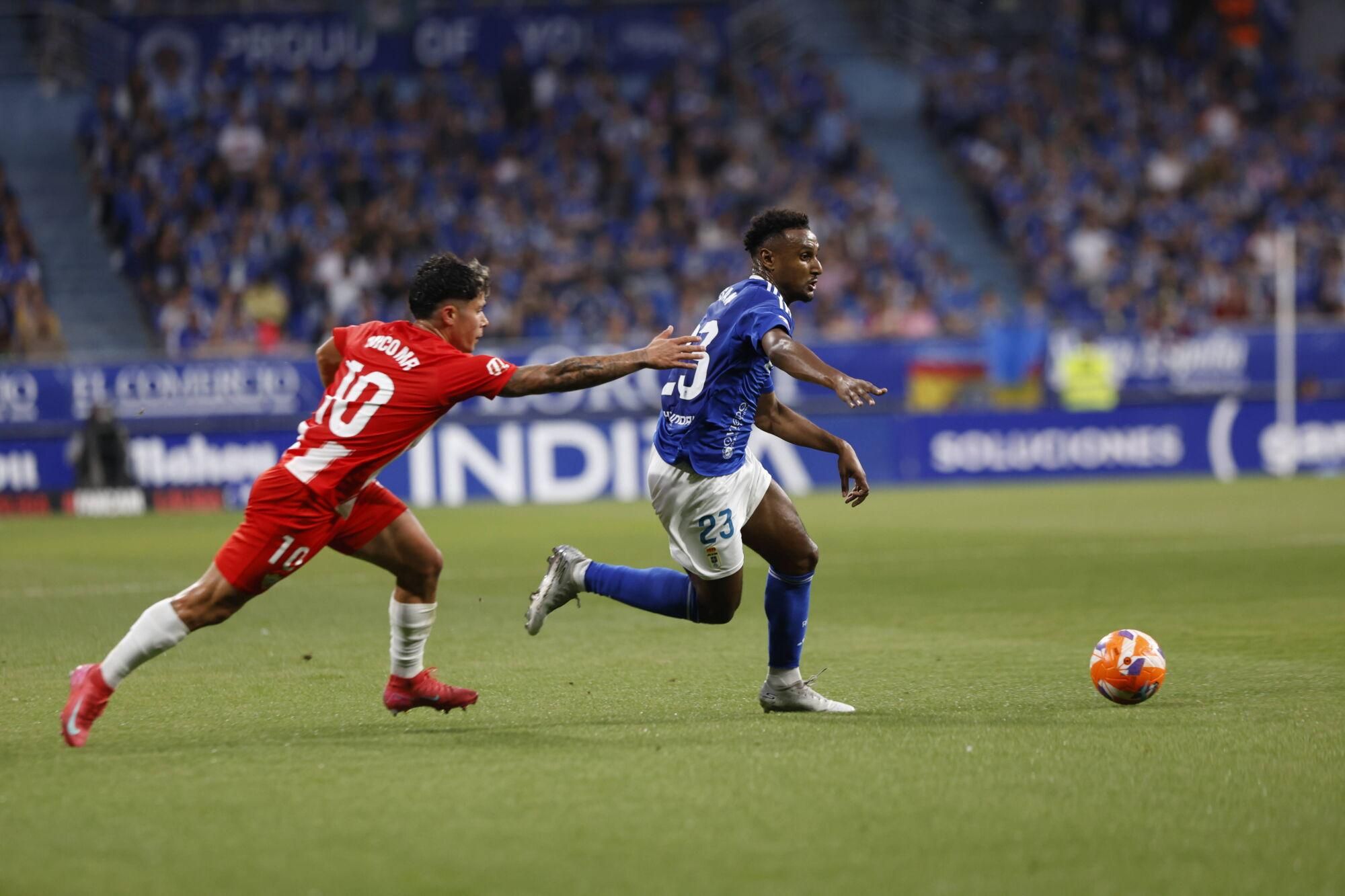 EN IMÁGENES: Ambientazo en la vuelta del play off entre Oviedo y Almería en el Carlos Tartiere