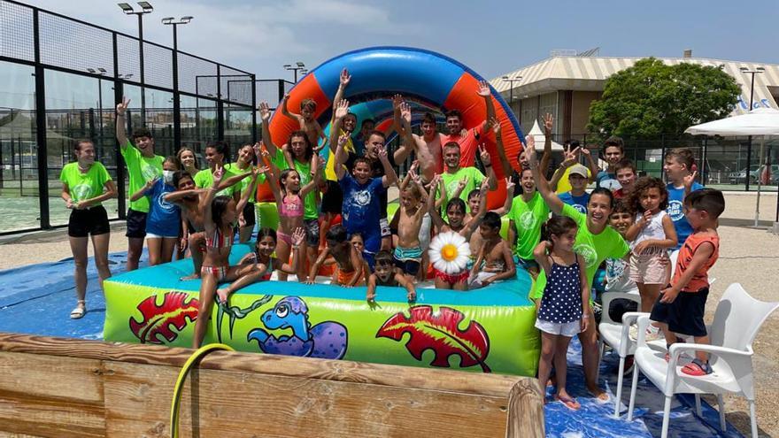 El campus de verano de Red Padel está ubicado dentro del Colegio Maristas de Alicante.