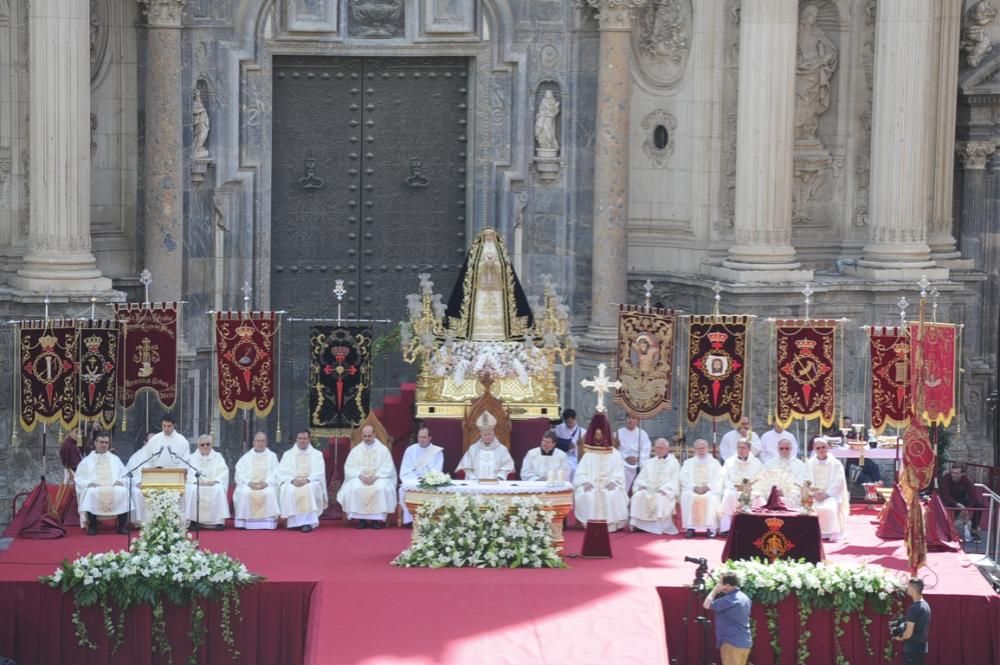 Coronación de la Virgen de la Soledad en la plaza Belluga