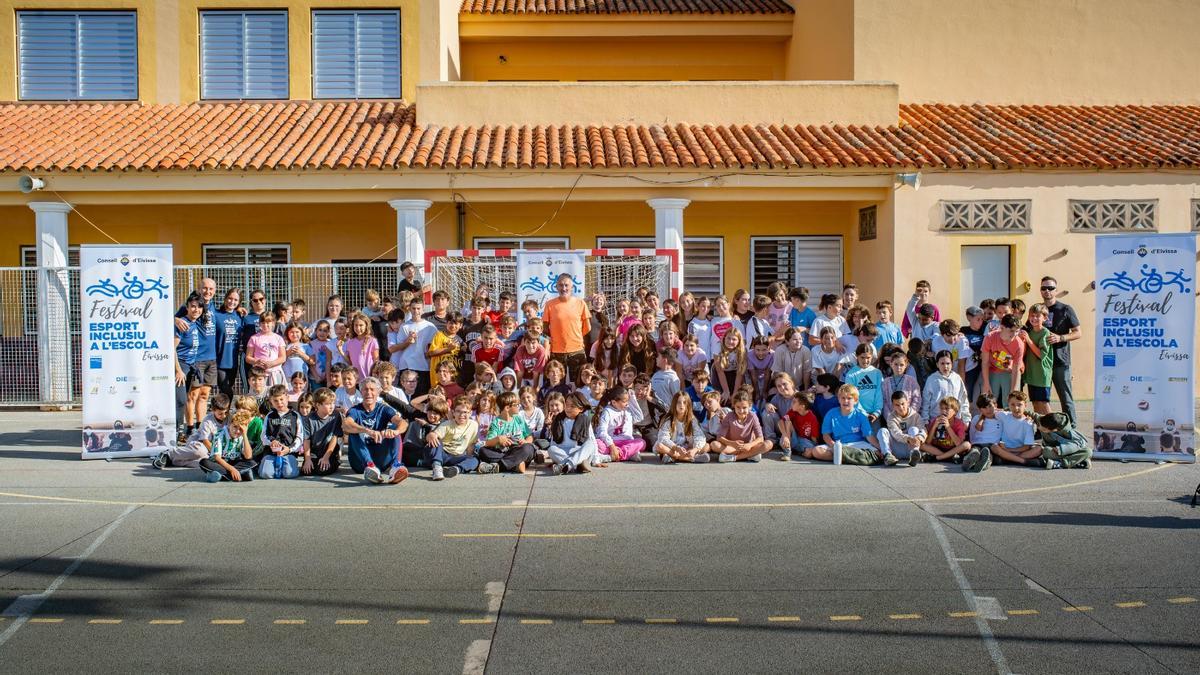 Alumnos del colegio Sant Jordi durante una jornada de deporte inclusivo