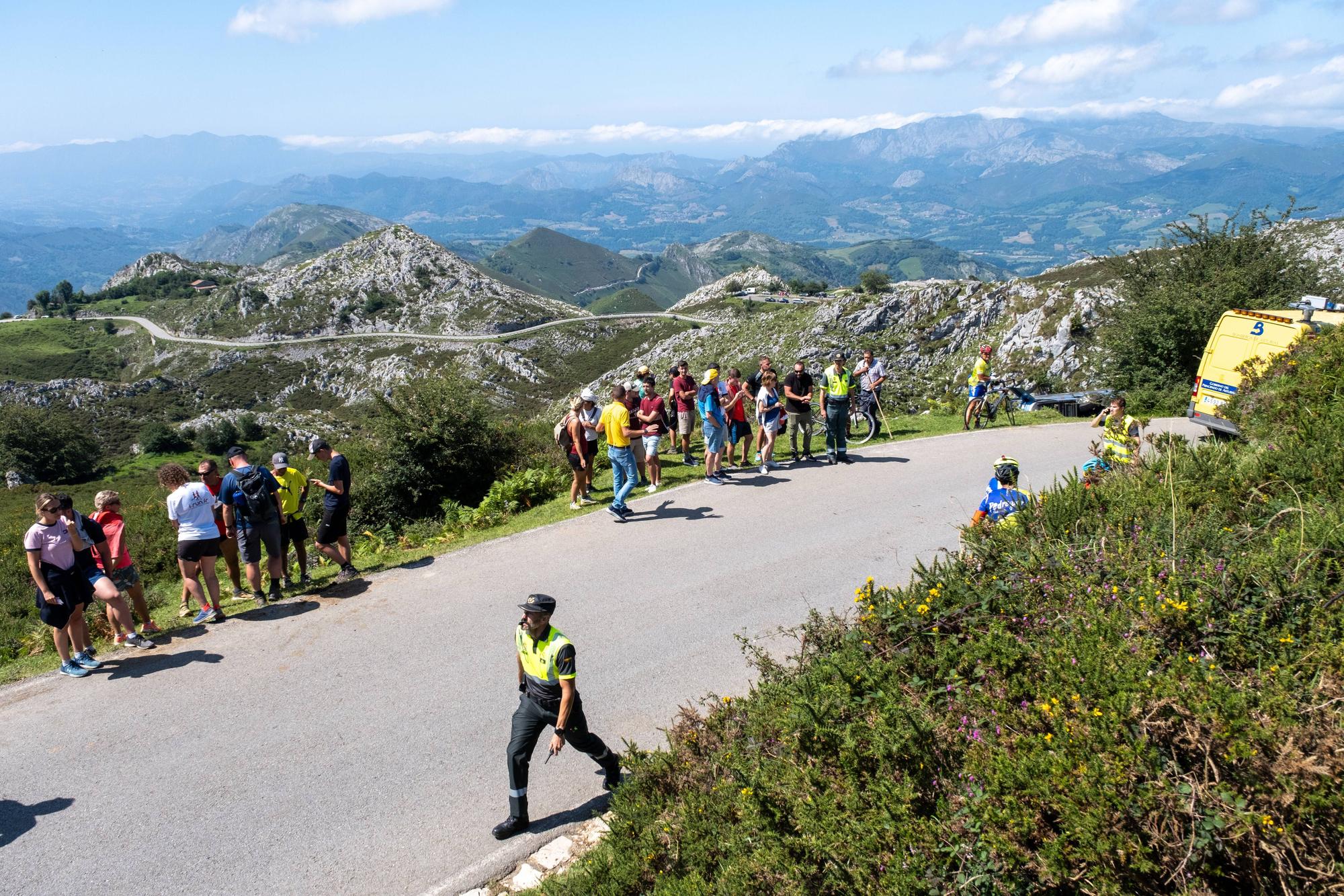 Grave accidente en Covadonga al despeñarse un autobús con niños que iba a los Lagos