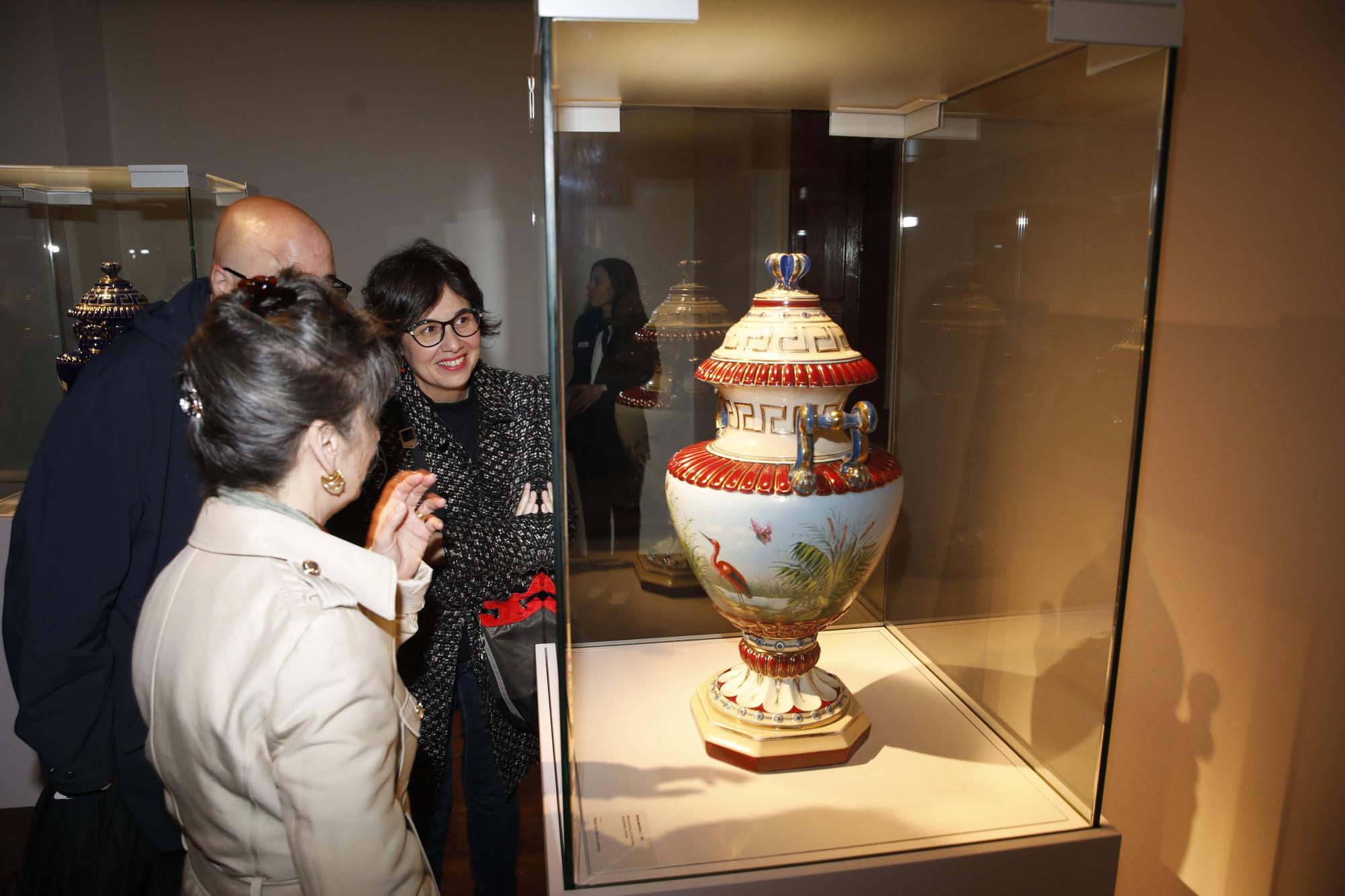 Inauguración de la exposición "Orto y Ocaso. Vidrio y loza en Gijón, siglos XVIII y XX" en el Palacio de Revillagigedo