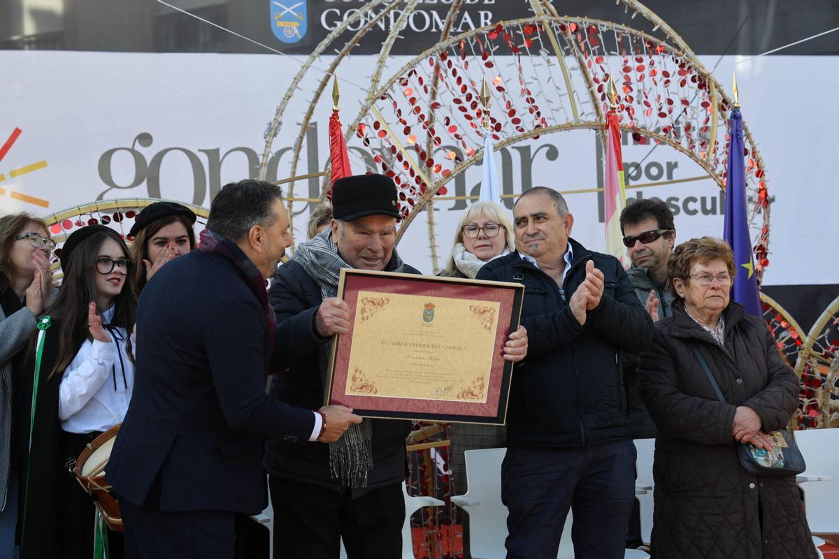 Actuaciones de rondallas y entrega de distinciones a rondalleiros mayores