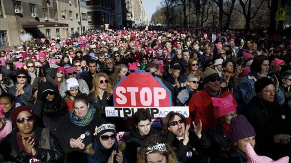 Multitudinaria manifestación contra Trump en Nueva York, ayer.