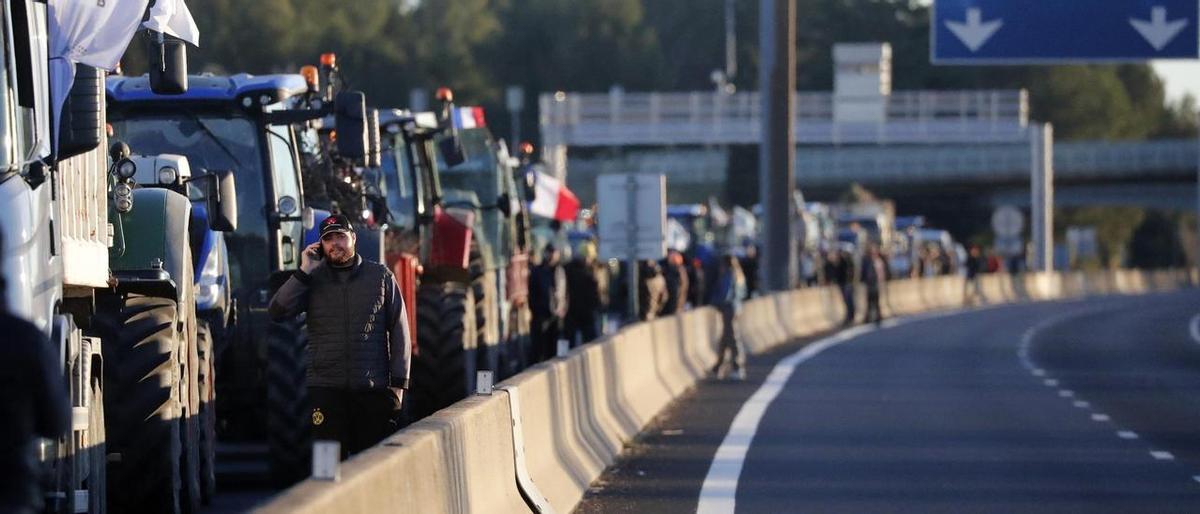 Los agricultores franceses no cesan en sus protestas.