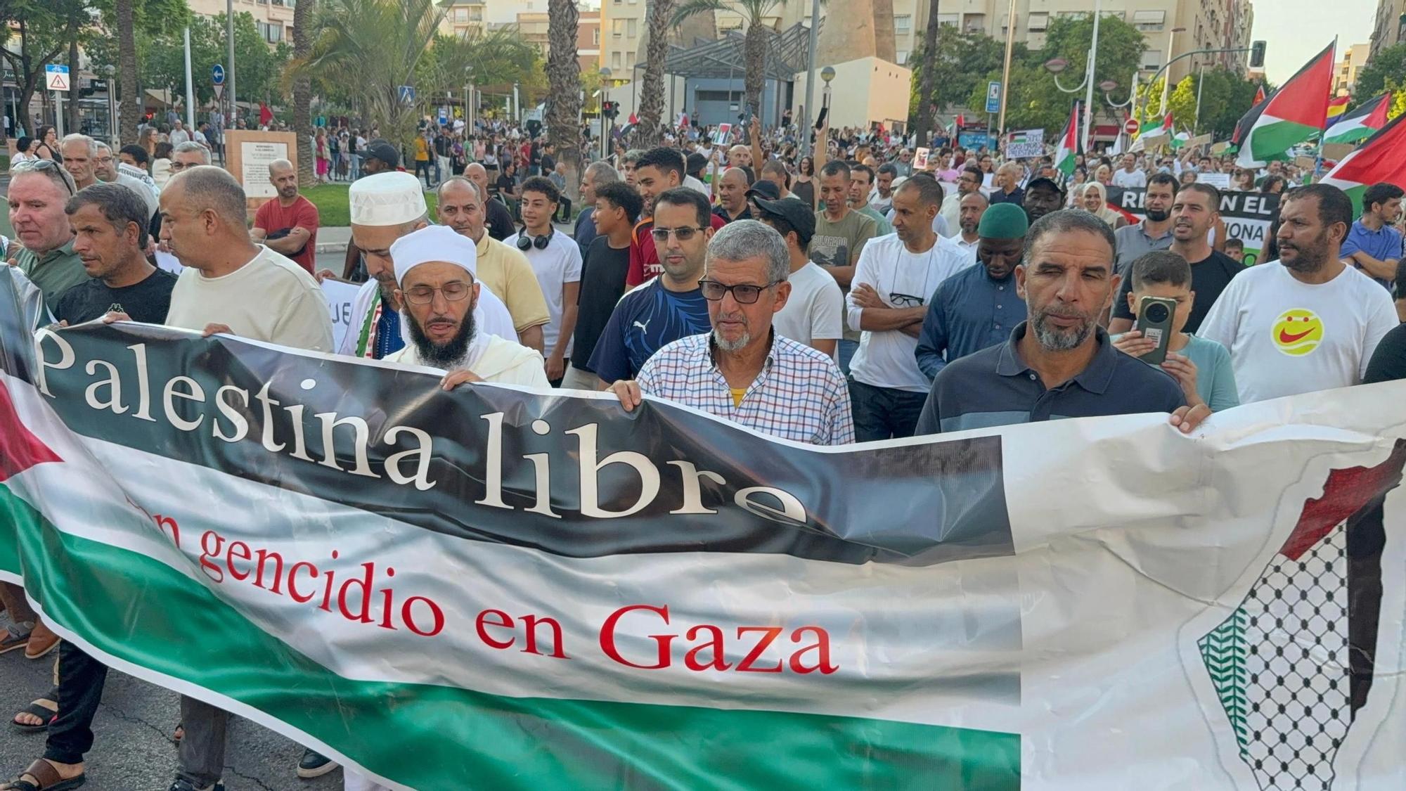 Así ha sido la multitudinaria manifestación para exigir la libertad de Palestina en Elche