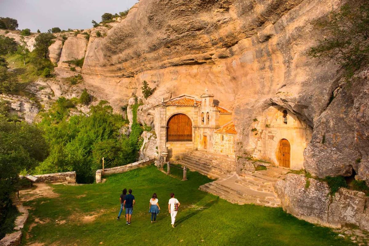 Ermita San Bernabe, Ojo Guareña.