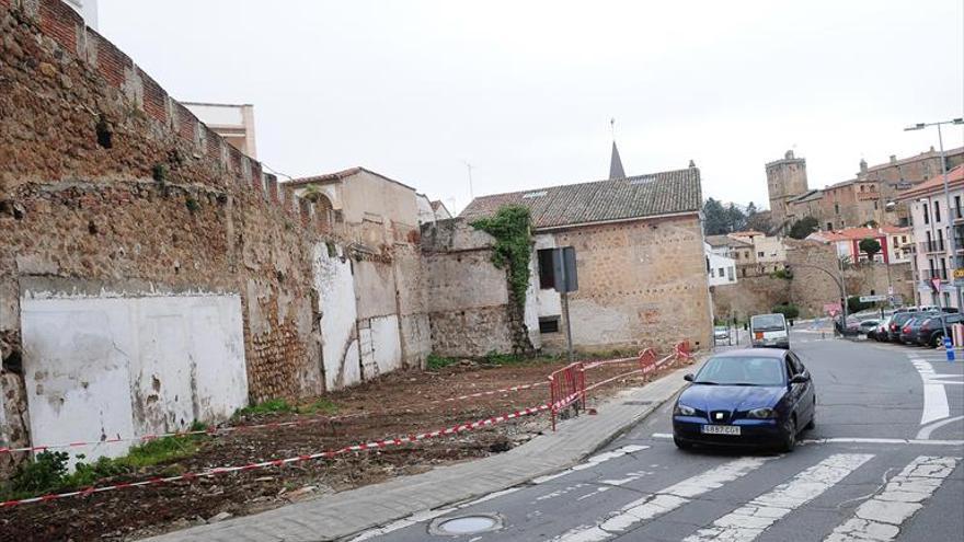 Liberado un nuevo tramo de muralla en Berrozanas