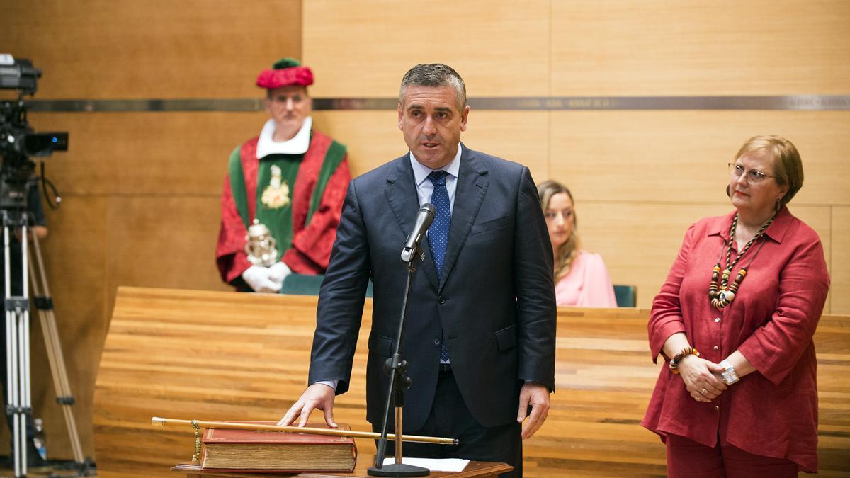 Carlos Gil, alcalde de Benavites y diputado provincial.