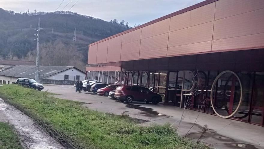 La apalearon, pisaron su cabeza y le robaron la cartera en presencia de su hijo de dos años: enviada a prisión la pareja detenida por la brutal agresión