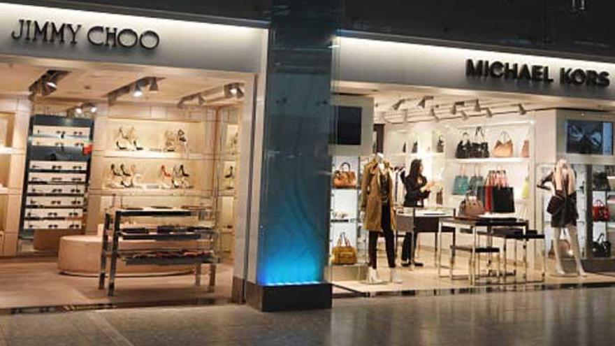 Dos tiendas de Jimmy Choo y Michael Kors.