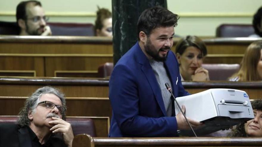 Rufián al Congrés amb una «Samsung republicana»