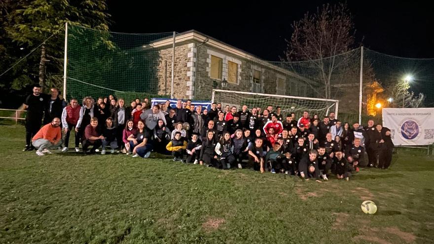 El Atlético Sanabria celebra su título de campeón en la Liga Futormes Zamora con socios y aficionados en Robleda