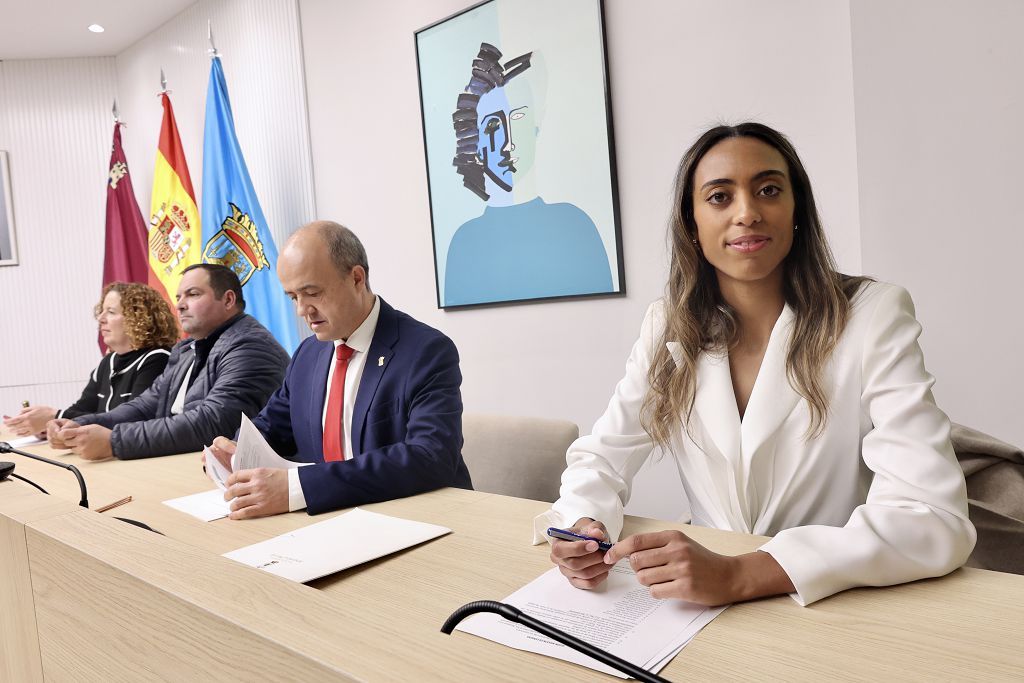 Las imágenes de la moción de censura en Alhama de Murcia