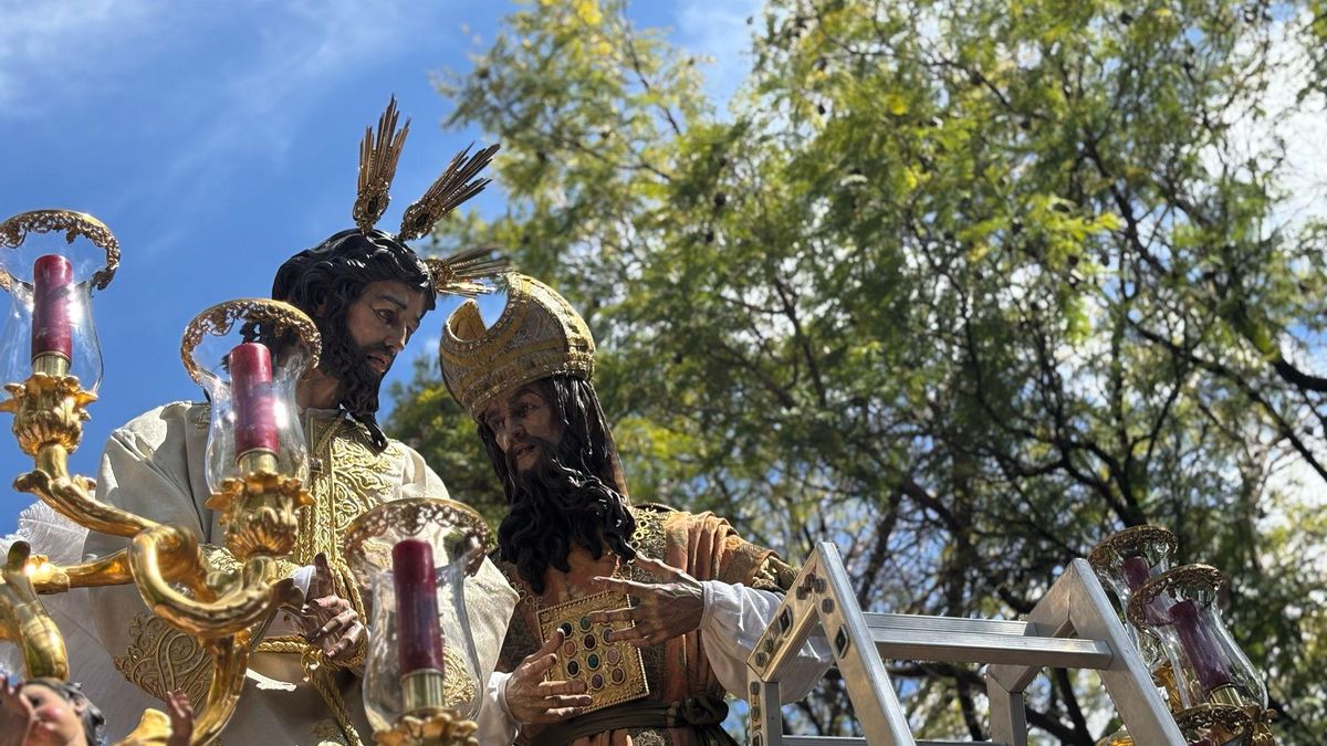 San Gonzalo. Le ponen las potencias al Cristo y el camaleuco a Caifás que se tienen que retirar para la salida por temas de altura.