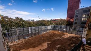 Barcelona desencalla la construcció d’una torre de 20 plantes al costat de la plaça Espanya prevista des de 1987